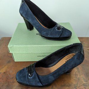 Clarks Artisan Navy Suede Pumps